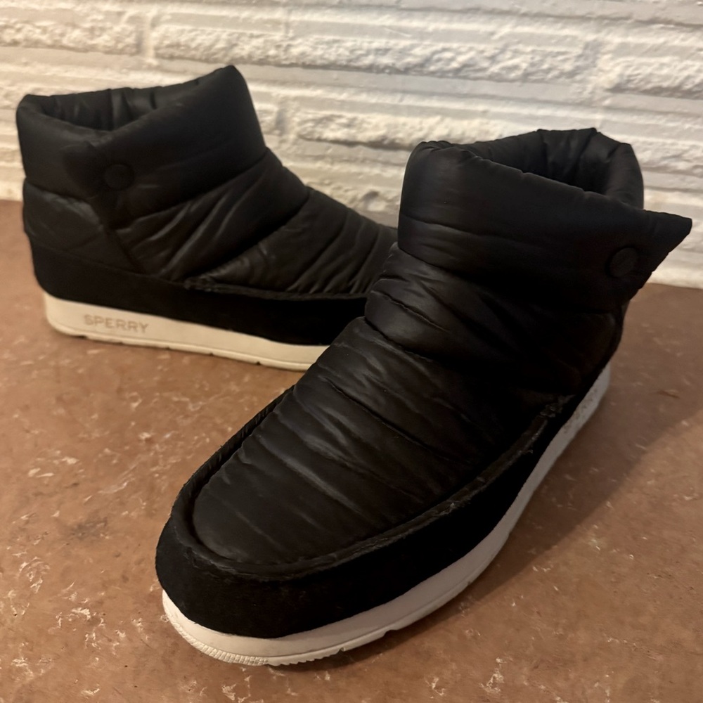 Sperry puffy bootie snap enclosure